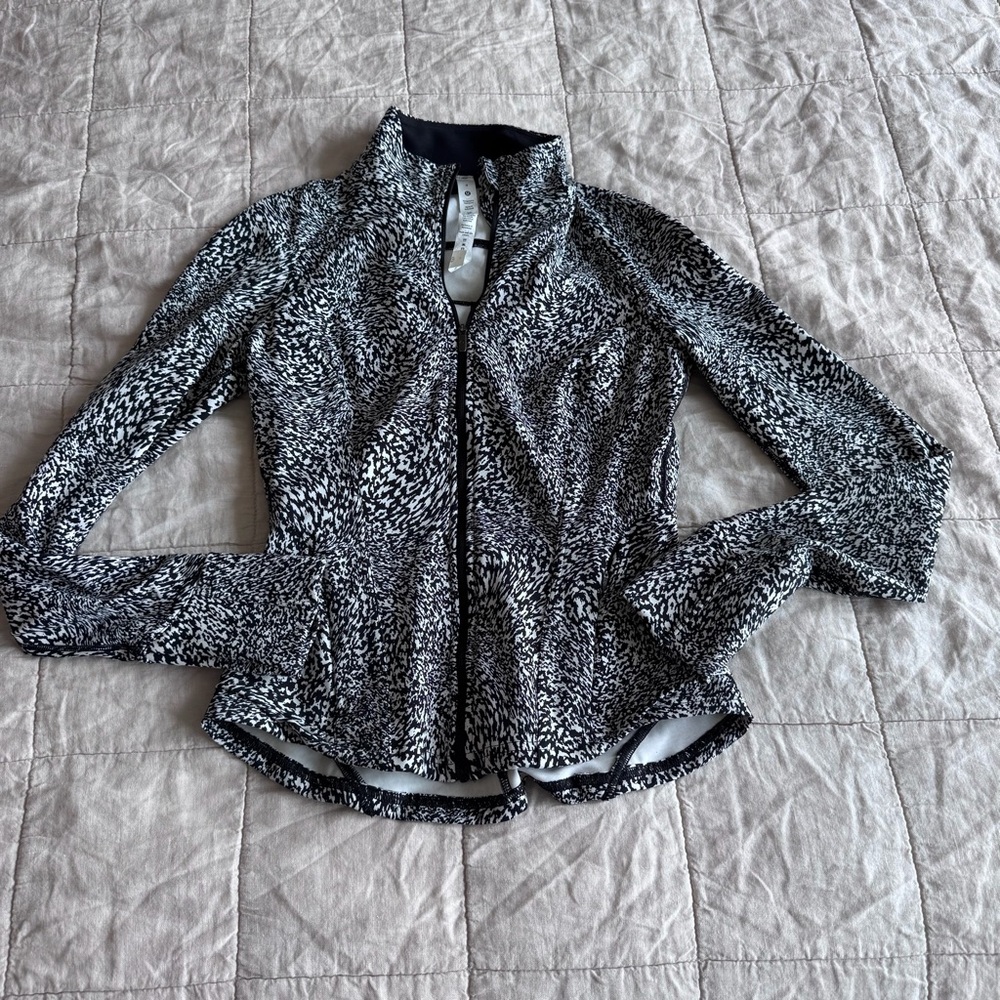 lululemon InStill Jacket Warped Grain Alpine White Black Size 4